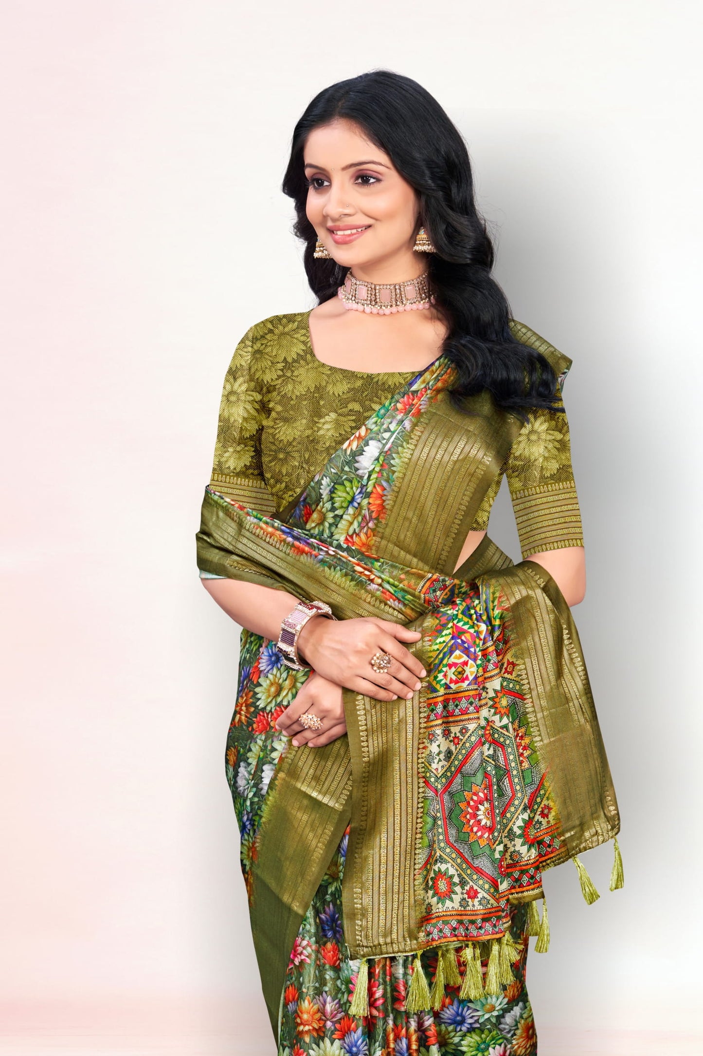 Jasmine Elegance Polyester Saree – Simplistic Beauty with a Modern Edge**